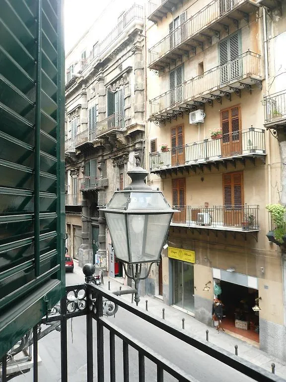 Persiane Al Cassaro Bed and Breakfast Palermo Italië